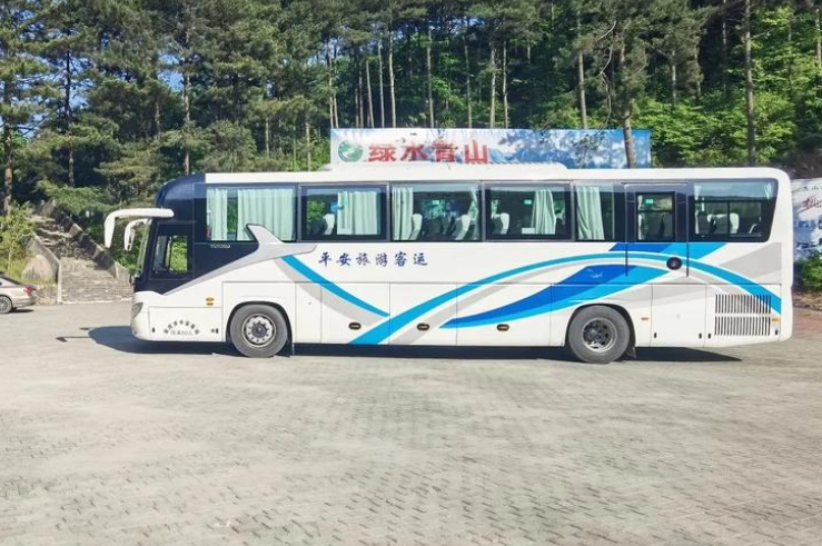 50座旅游大巴車
