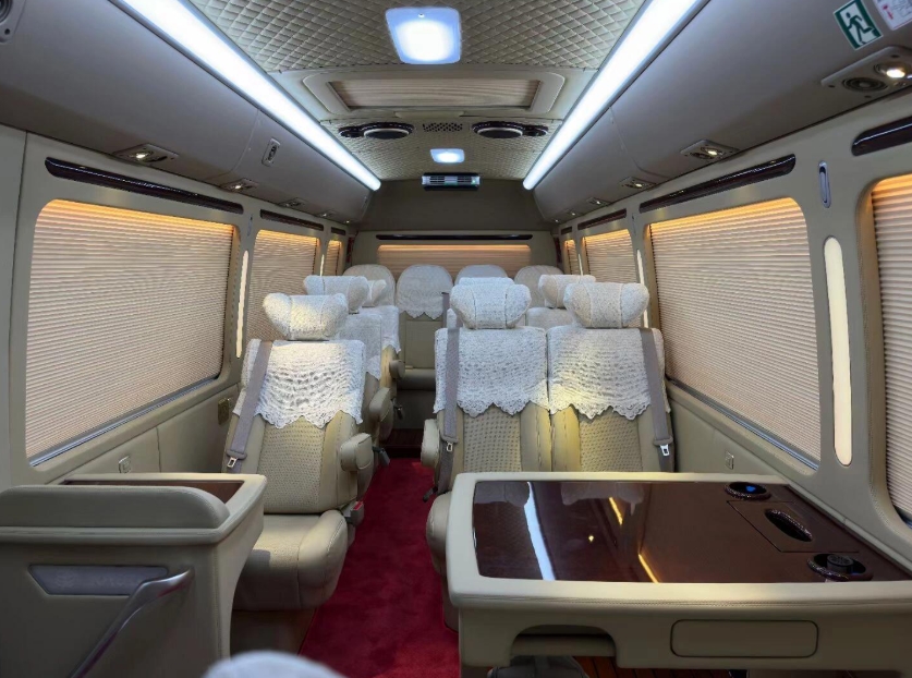 考斯特租车包车，内饰